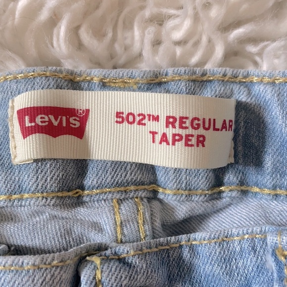 💛Levi’s Tapered Leg Lightwash Jeans - Picture 2 of 9